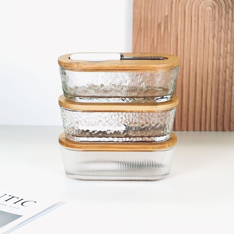Cutie din sticlă pentru unt, cu cuțit din ceramică, depozitare etanșă pentru unt și brânză, design minimalist.