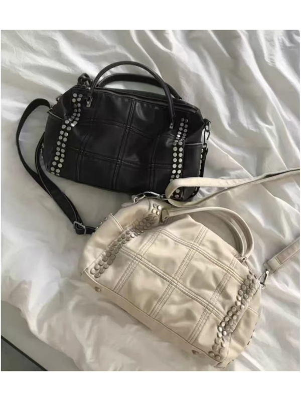 Geantă de damă cu capacitate mare, în stil coreean, cu nituri, formă de pernă, cu curea de umăr și curea crossbody