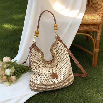 Geantă crossbody din răchită, design perforat, capacitate mare, geantă tip găleată de plajă pentru femei