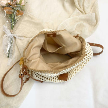 Geantă crossbody din răchită, design perforat, capacitate mare, geantă tip găleată de plajă pentru femei