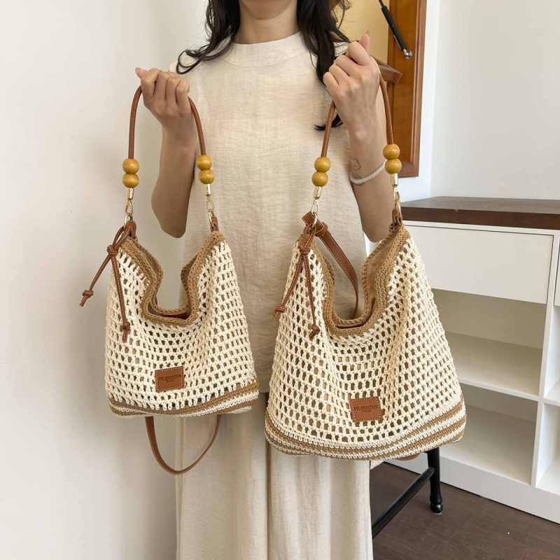 Geantă crossbody din răchită, design perforat, capacitate mare, geantă tip găleată de plajă pentru femei
