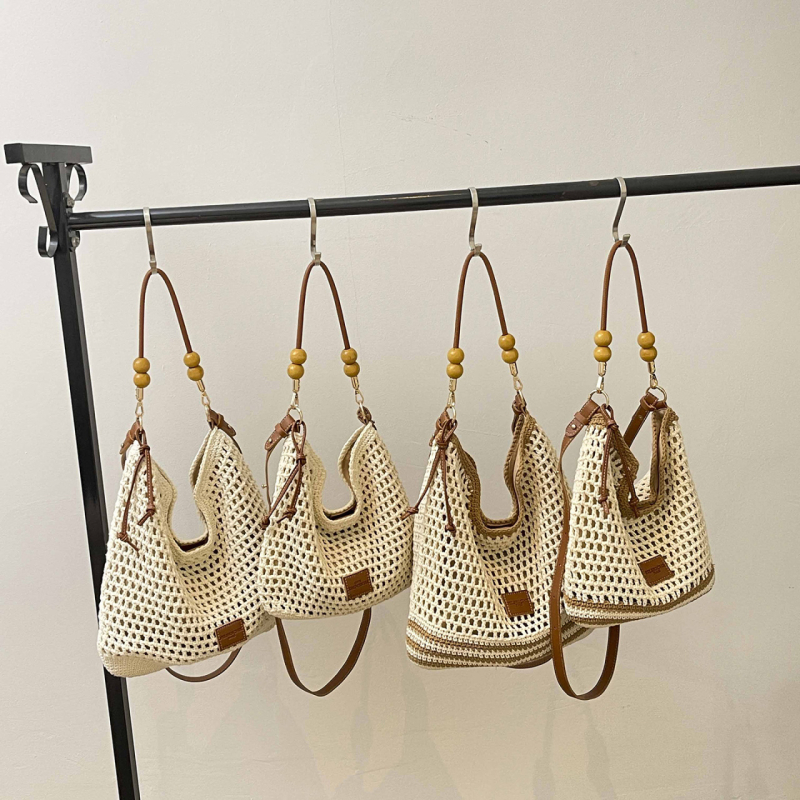 Geantă crossbody din răchită, design perforat, capacitate mare, geantă tip găleată de plajă pentru femei