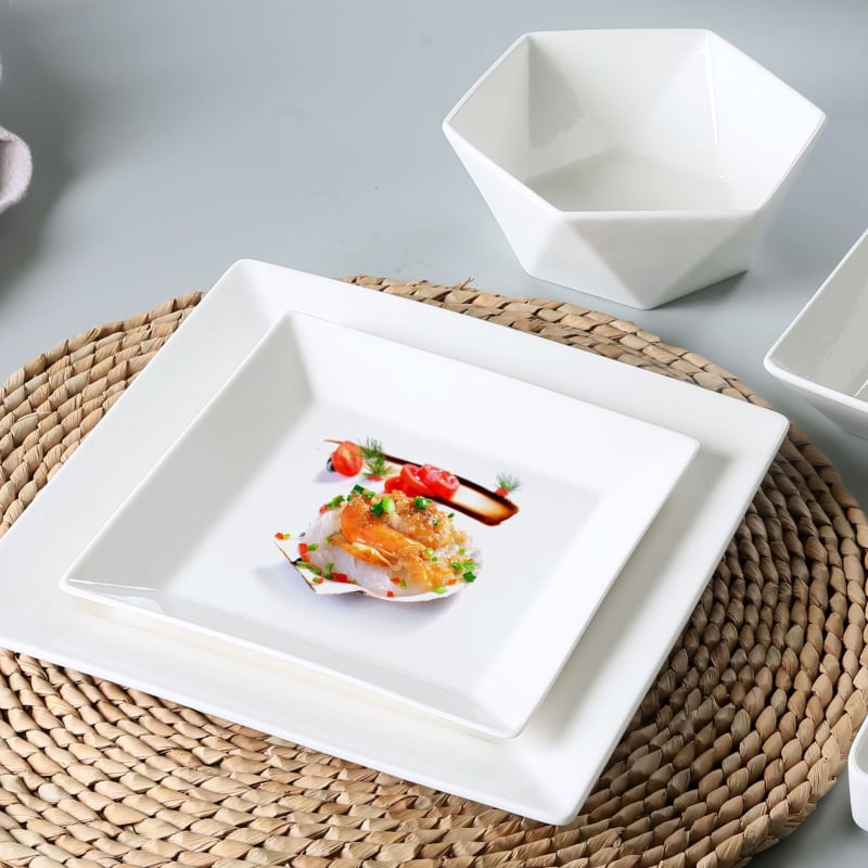 Farfurie pătrată din porțelan, albă, 18 cm, compatibilă cu microunde, finisaj glazurat, design modern minimalist, pentru steak, sushi, desert și feluri reci, uz casnic