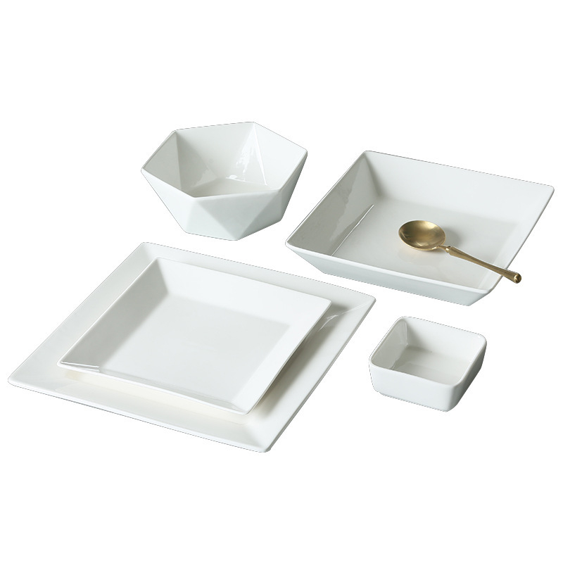 Farfurie pătrată din porțelan, albă, 18 cm, compatibilă cu microunde, finisaj glazurat, design modern minimalist, pentru steak, sushi, desert și feluri reci, uz casnic