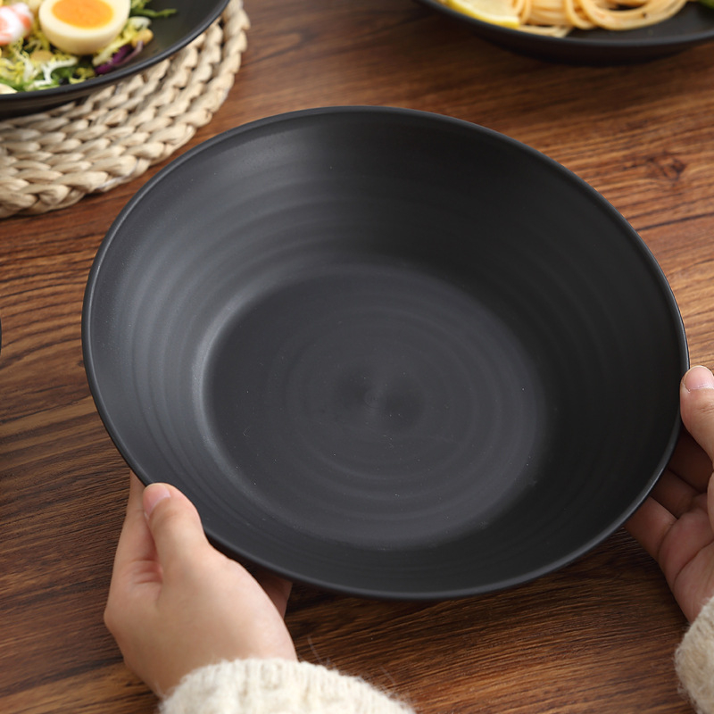 Farfurie neagră din plastic, minimalistă, cu nervuri, stil occidental, pentru uz casnic – farfurie cu formă de pălărie de paie, farfurie pentru legume, farfurie pentru supă, farfurie de cină, farfurie adâncă