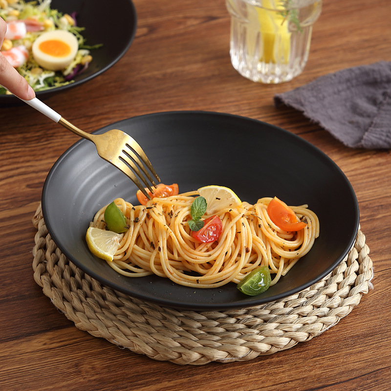 Farfurie neagră din plastic, minimalistă, cu nervuri, stil occidental, pentru uz casnic – farfurie cu formă de pălărie de paie, farfurie pentru legume, farfurie pentru supă, farfurie de cină, farfurie adâncă