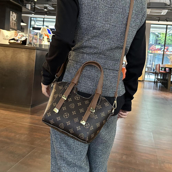 Geantă mică cu detaliu floral de mătase, geantă pentru mamă pentru uz zilnic, tote cu curea de umăr sau crossbody, formă aripă, căptușeală PVC, buzunar intern