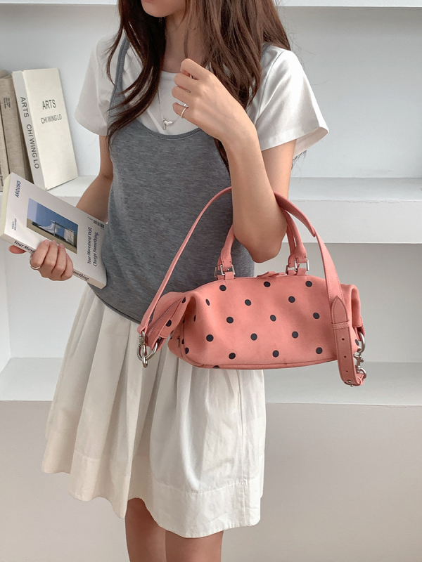 Geantă Boston din piele autentică, piele de vită mată, imprimeu cu buline, capacitate mare, purtare pe umăr sau crossbody.