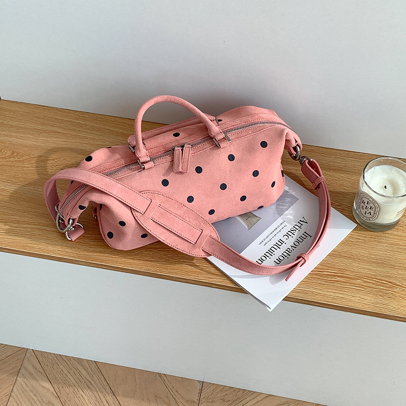 Geantă Boston din piele autentică, piele de vită mată, imprimeu cu buline, capacitate mare, purtare pe umăr sau crossbody.