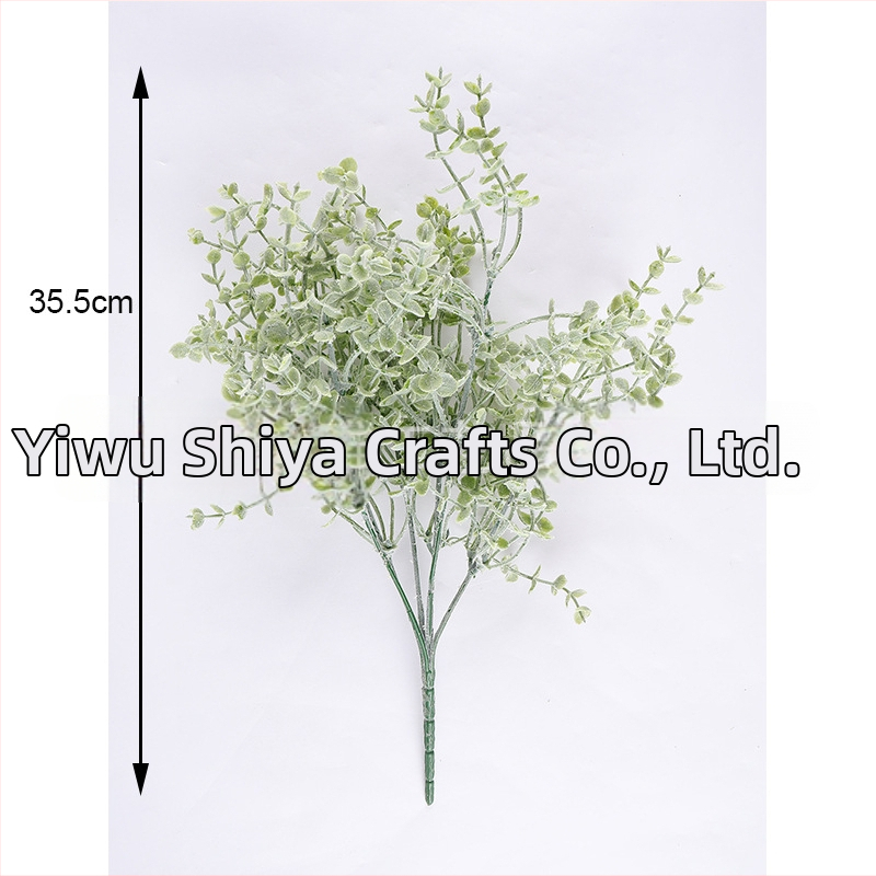 Umelý eukalyptus v kvetináči so zelenými listami, vysoký 30 – 100 cm, dekoratívna zeleň na dekoráciu domácnosti a fotografovanie.