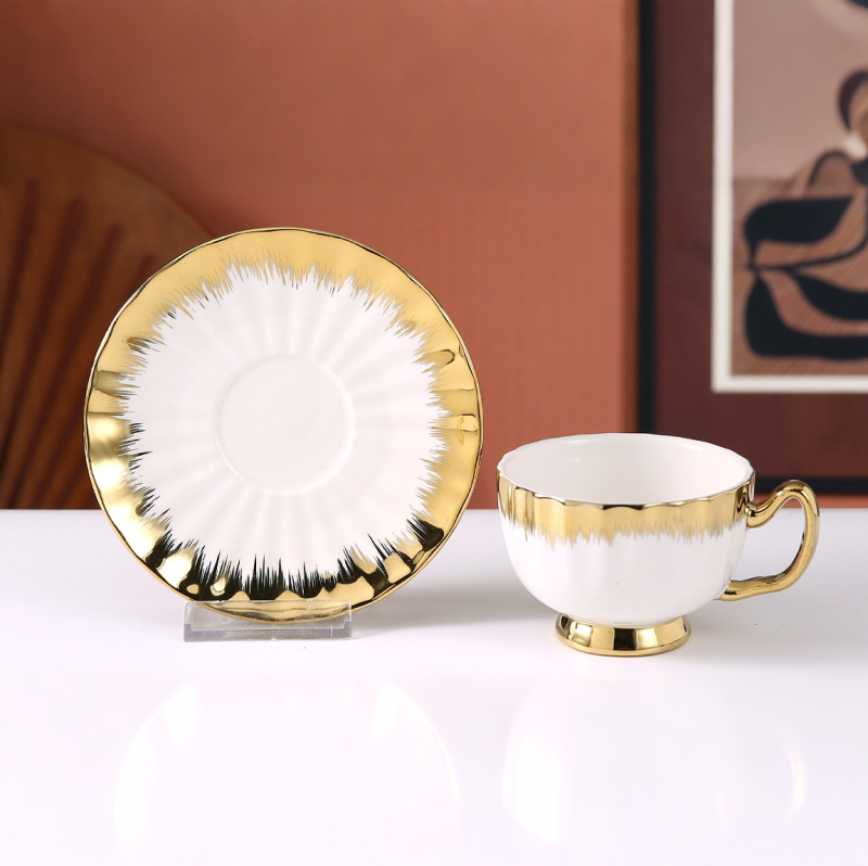 Set cești și farfurioare de cafea în stil european, cu aur gravat și model floral, 6 cești și 6 farfurioare, pentru uz casnic, cutie cadou