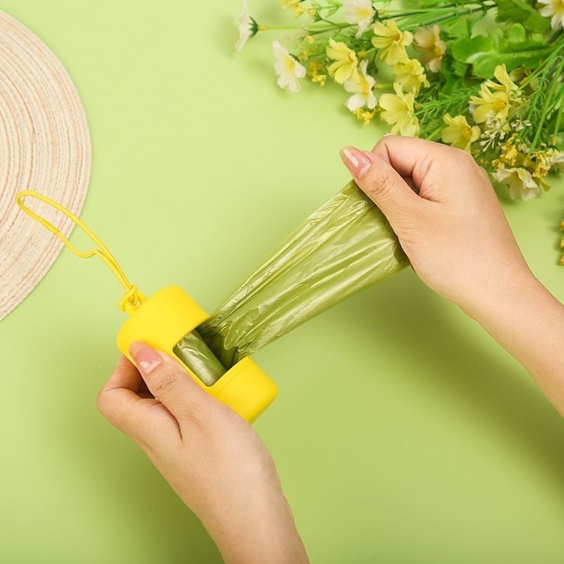 Scooper portabil pentru fecale de câini, compact și multifuncțional, cu opțiuni de culoare pentru plimbări.