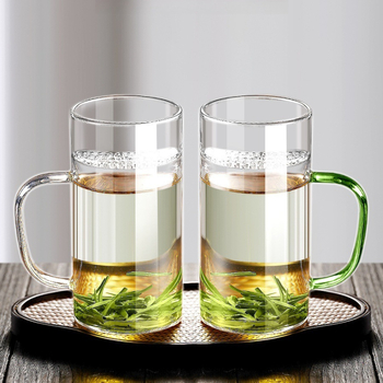 Pahar de ceai din sticlă borosilicată, în formă de semilună, cu filtru de infuzie și mâner colorat