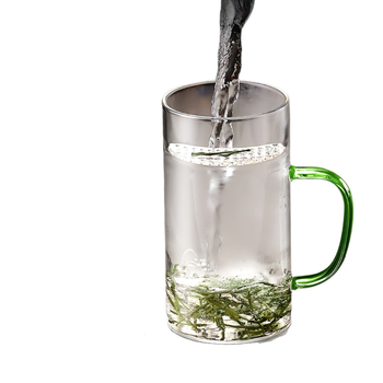 Pahar de ceai din sticlă borosilicată, în formă de semilună, cu filtru de infuzie și mâner colorat