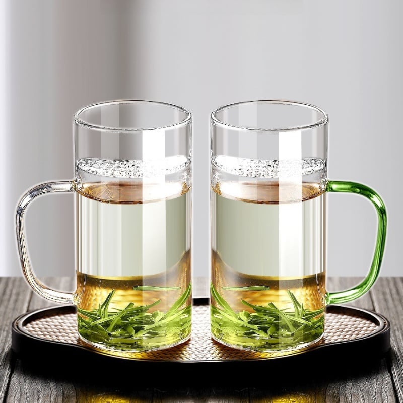 Pahar de ceai din sticlă borosilicată, în formă de semilună, cu filtru de infuzie și mâner colorat