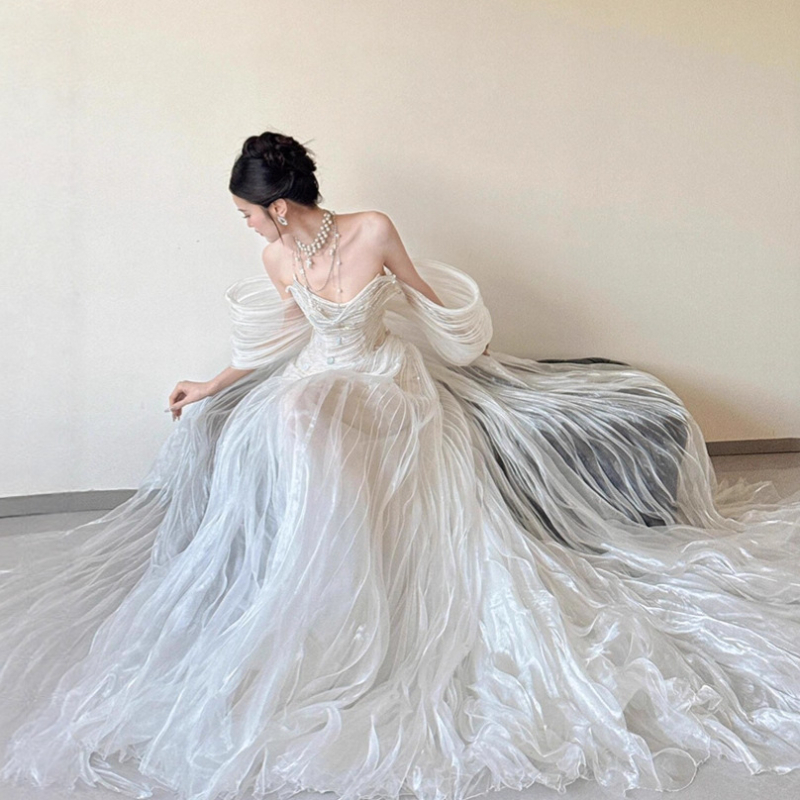 Rochie de seară din voal fluid, decolteu off-shoulder, siluetă sirenă, lux lejer, lungă, croitură la comandă