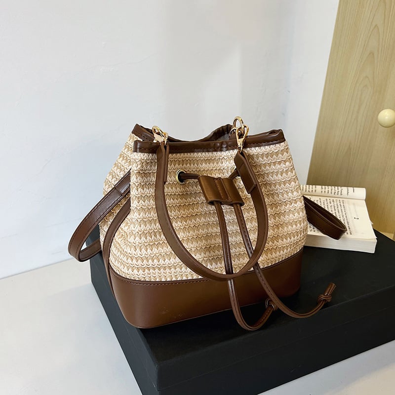 Geantă bucket împletită pentru femei, stil ușor de lux, culori în contrast, senzație premium, piesă versatilă pentru umăr sau crossbody.
