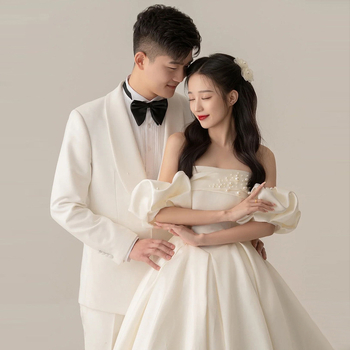 Rochie de mireasă din satin francez ușoară, fără mâneci, elegantă și lungă, talie înaltă și fustă de prințesă, inspirată din pădure.