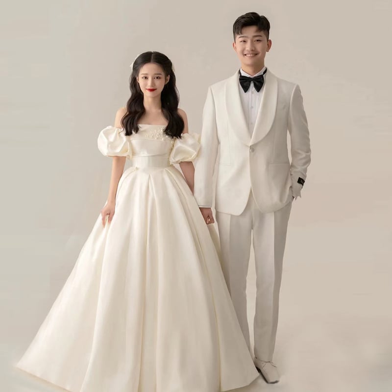 Rochie de mireasă din satin francez ușoară, fără mâneci, elegantă și lungă, talie înaltă și fustă de prințesă, inspirată din pădure.