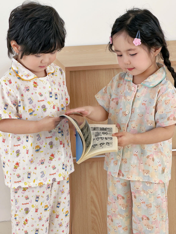 Pijamale pentru copii din bumbac 100% – țesătură din tifon pentru primăvară-vară, mâneci scurte, pantaloni lungi, unisex, imprimeu cu desene animate, set din două piese