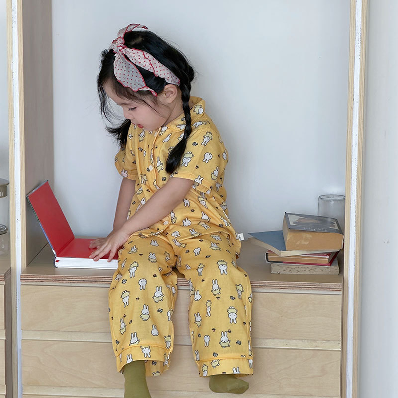 Pijamale pentru copii din bumbac 100% – țesătură din tifon pentru primăvară-vară, mâneci scurte, pantaloni lungi, unisex, imprimeu cu desene animate, set din două piese