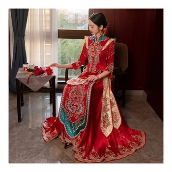 Rochie de mireasă Xiuhe, bogat decorată, primăvara 2025, blocuri roșu-verde, inspirație chineză