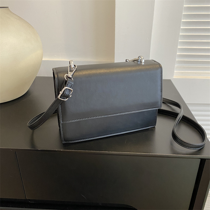 Geantă de damă mică, pătrată, culoare solidă, cu curea de umăr - PU, crossbody, iarnă 2023