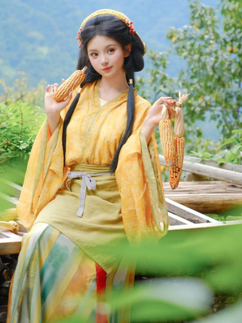Hanfu galben cu stil pastoral, costum tradițional antic pentru femei, rochie de spectacol de toamnă.