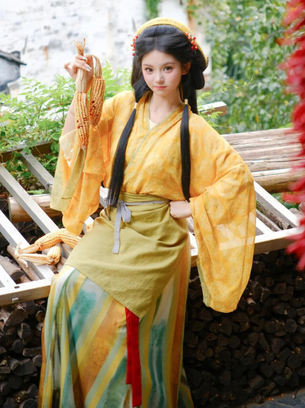 Hanfu galben cu stil pastoral, costum tradițional antic pentru femei, rochie de spectacol de toamnă.