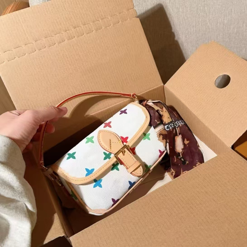 Geantă mini din piele pentru femei, tip baguette, curea crossbody, imprimeu retro