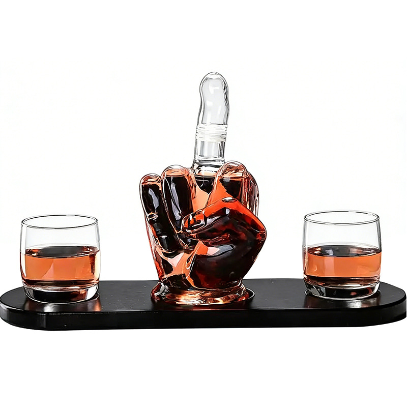 Sticlă de lichior cu formă de deget mijlociu, decantor de whisky cu formă de pumn și pahar în formă de deget