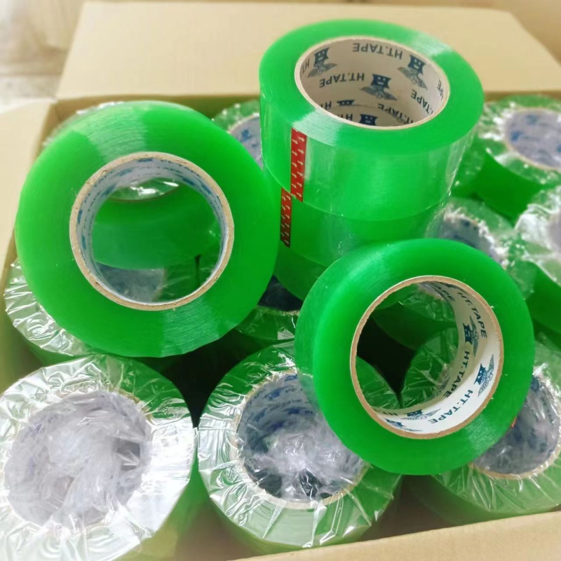 Bandă de ambalare transparentă verde, rolă mare, lățime 5,5 cm, pentru sigilare și ambalare.