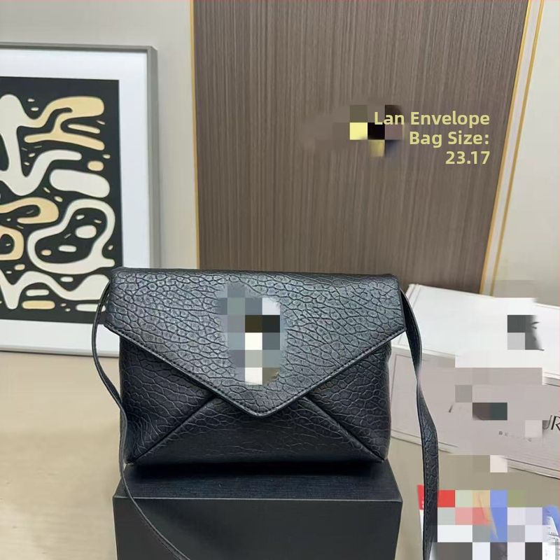 Dámska crossbody kabelka z pravej kože s retiazkou, crossbody