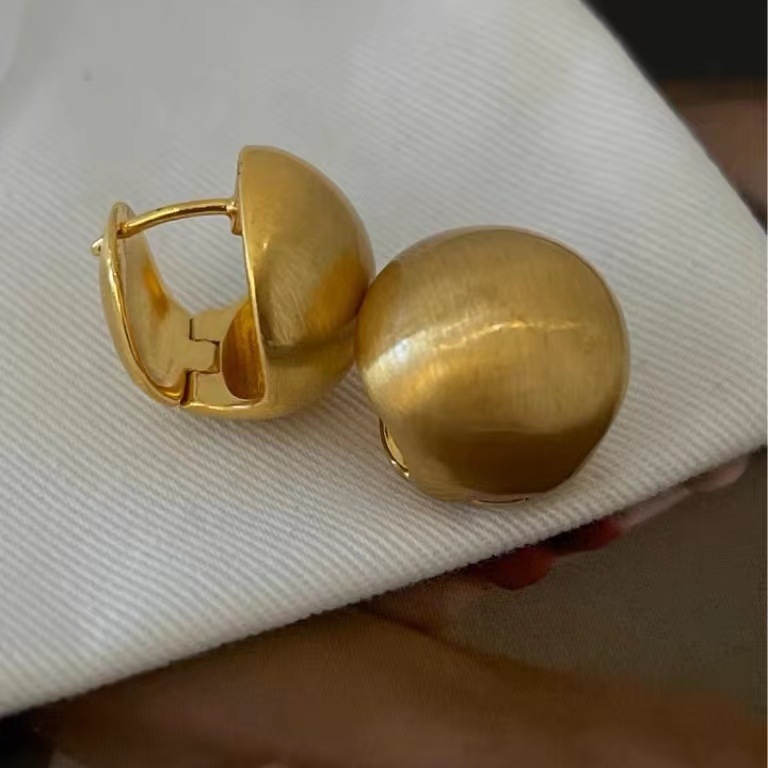 Cercei metalici cu suprafață periată, design 3D sferic, stil minimalist pentru femei