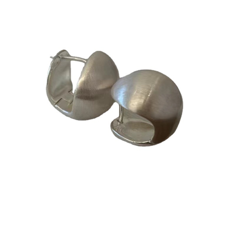 Cercei metalici cu suprafață periată, design 3D sferic, stil minimalist pentru femei