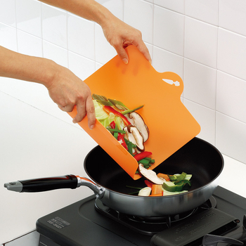 Placă de tăiat pentru bucătărie, flexibilă, cu posibilitate de agățare, antiderapantă, din plastic