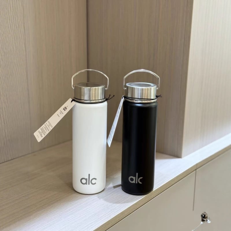 Alo 720 ml cană izolată din oțel inoxidabil, cu mâner portabil, pentru utilizare în aer liber