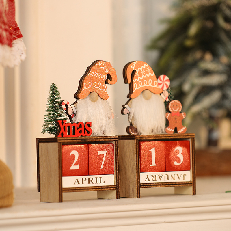 Calendar de Advent din lemn cu figura unui bătrân fără față – decor de Crăciun cu Moș Crăciun