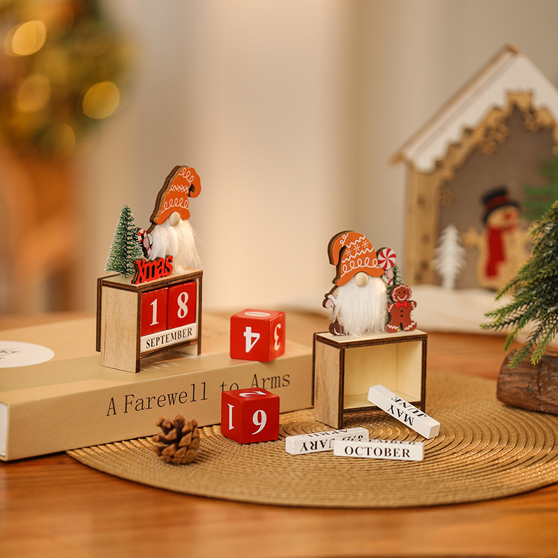 Calendar de Advent din lemn cu figura unui bătrân fără față – decor de Crăciun cu Moș Crăciun