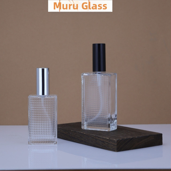Sklenená fľaštička na parfum so závitovým hrdlom 18 mm na sklade, 50 ml a 80 ml, textúrovaný vzor, priehľadná prázdna fľaštička