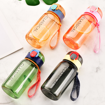 Sticlă de apă din plastic, design sport cu efect săritor, capacitate mare, cană de călătorie unisex pentru studenți