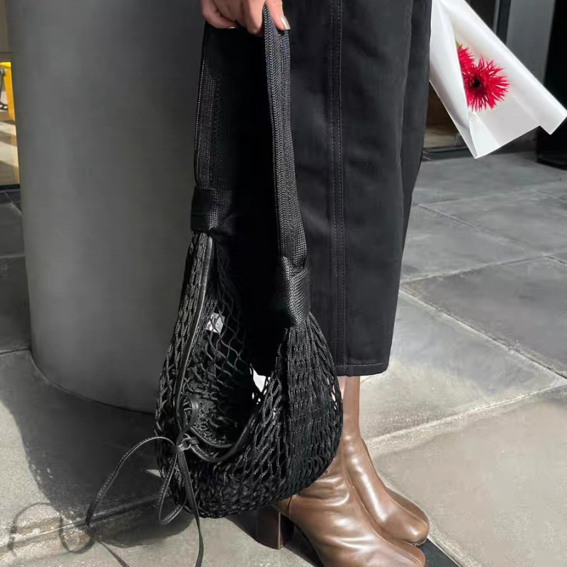 Geantă crossbody din nylon, design plasă, formă croissant, închidere cu șnur