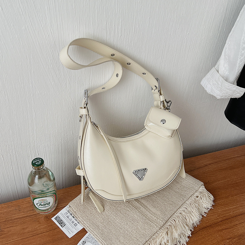 Geantă de damă de înaltă calitate, design boutique inspirat de Franţa, stil modern şi versatil – peste umăr sau crossbody, compactă.