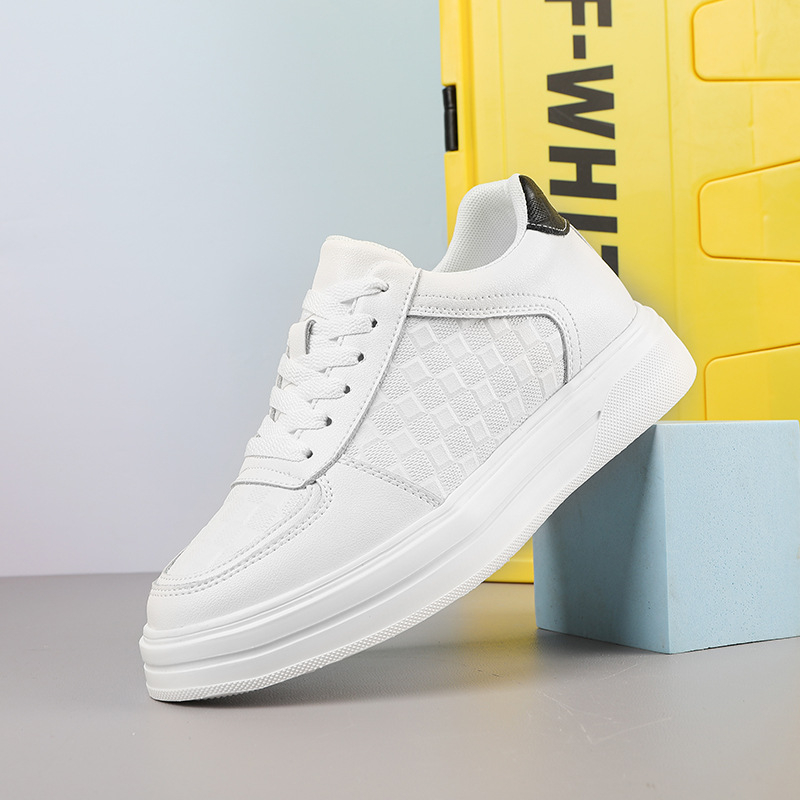 Adidași bărbați de toamnă, respirabili, în stil coreean, cu textură embossată, înălțare invizibilă a înălțimii, talpă groasă, albi, pentru activități sportive și casual.