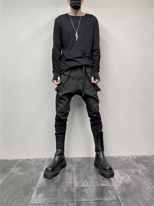 Tricou bărbătesc cu mâneci lungi, culoare închisă, plisare și nasturi, croială lejeră, stil streetwear