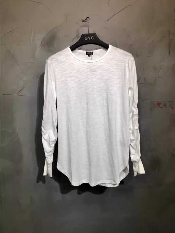 Tricou bărbătesc cu mâneci lungi, culoare închisă, plisare și nasturi, croială lejeră, stil streetwear