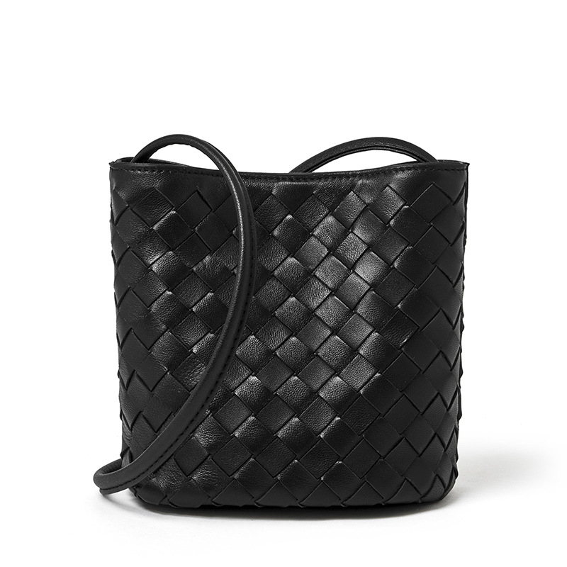 Geantă bucket din piele de miel, țesută manual, piele naturală, stil nou 2026, potrivită pentru umăr sau crossbody, geantă pentru femei