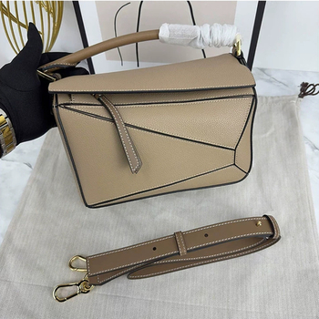 2025 Geantă geometrică nouă, model liči, piele de primă calitate, geantă de umăr crossbody în stil pernă pentru femei