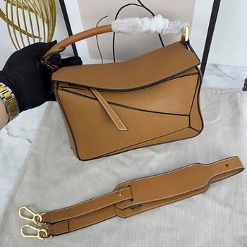 2025 Geantă geometrică nouă, model liči, piele de primă calitate, geantă de umăr crossbody în stil pernă pentru femei