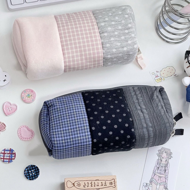 Geantă de papetărie din material textil, imprimeu albastru deschis cu buline și carouri, capacitate mare, penar